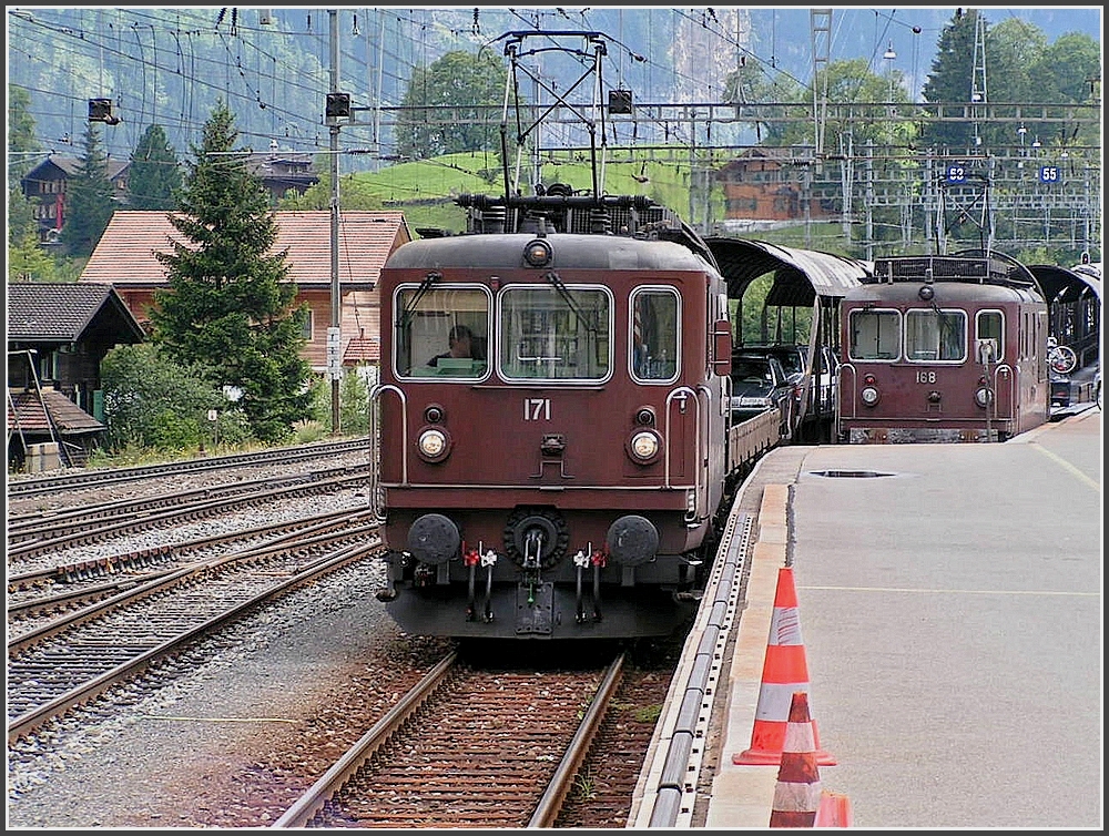 BLS Re 425 171 is heading a car train at Kandersteg on August 3rd, 2007.