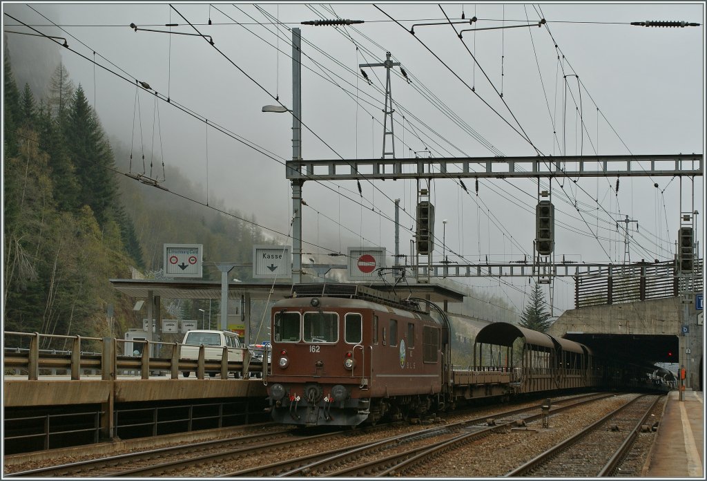 BLS Re 4/4 162 in Goppenstein. 04.05.2013 