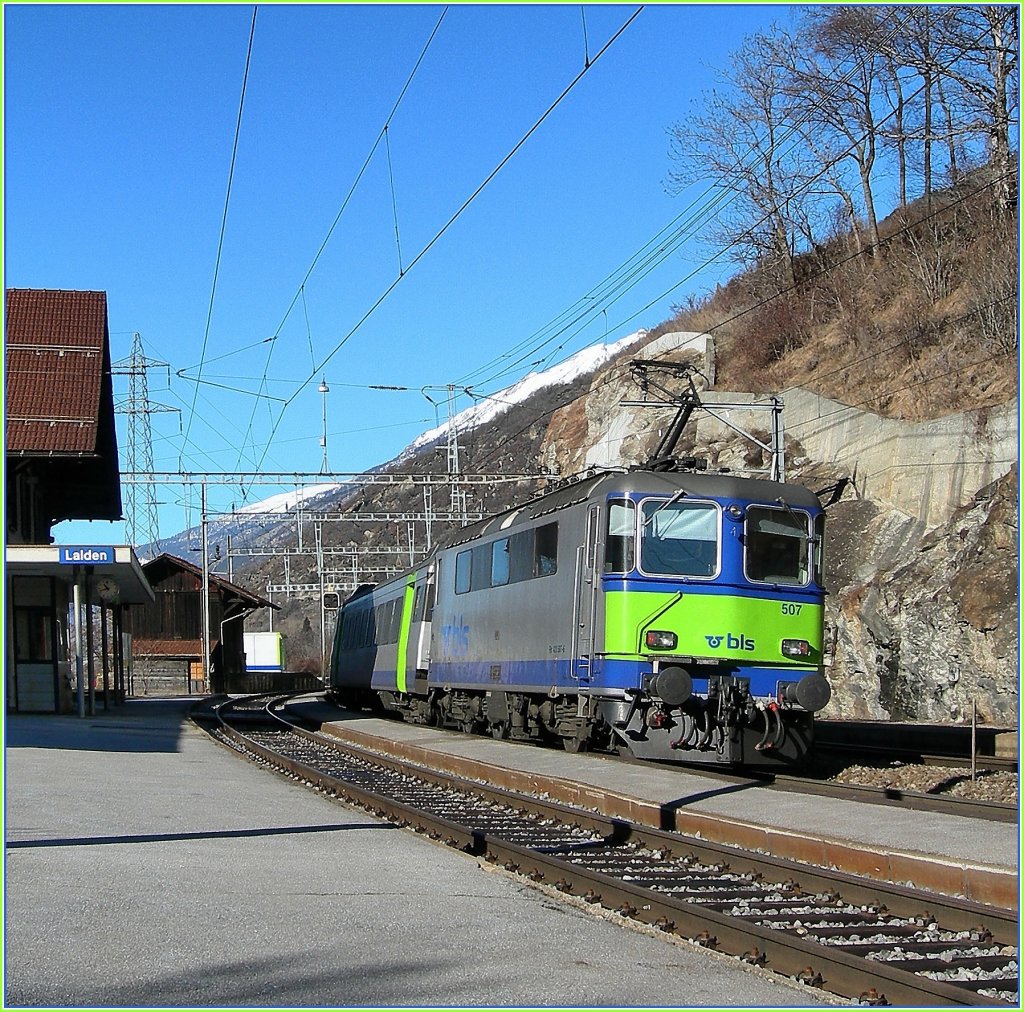 BLS Re 4/4 II 507 with a RE in Lalden. 
09.02.2008