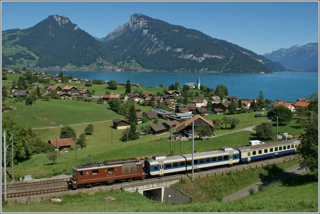 BLS Re 4/4 wiht a  Goldenpass IR  on the way to Zweisimmen by Faulensee. 
27.08.2012