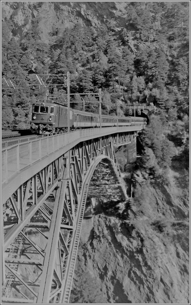 BLS Re 4/4 with the EC  Vauban  on the Bietschtal Bridge. 
scanned negative/October 1994