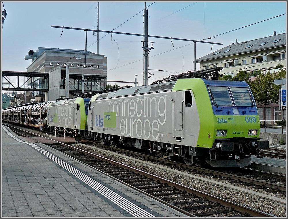 BLS Re 485 double header pictured at Spiez on July 29th, 2008.