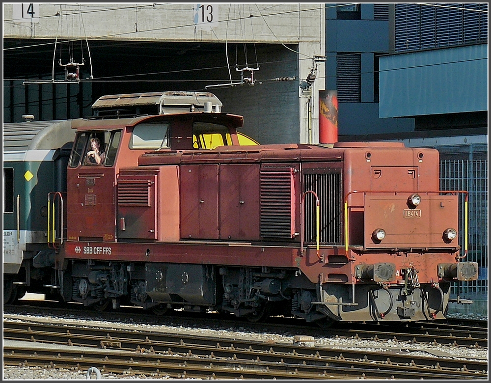 Bm 4/4 18414 is running through the station of Bern on July 30th, 2008.