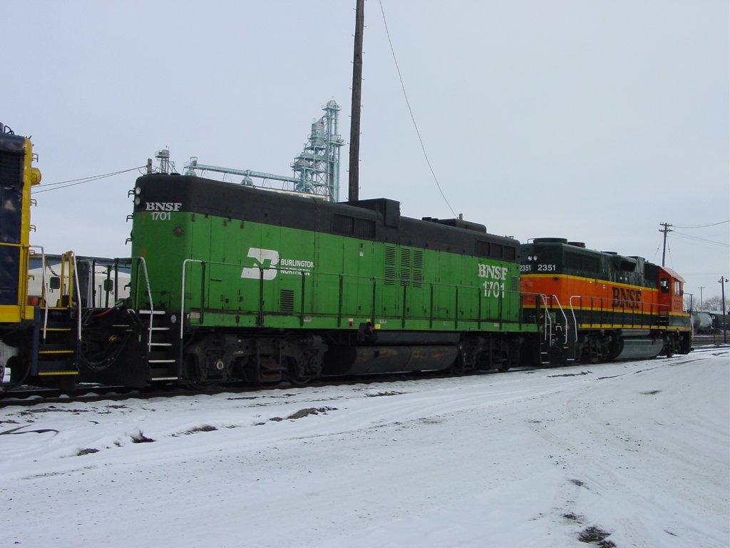 BNSF 2351 in Heritage I paint scheme is coupled to a rarely seen cabless Burlington Northern unit number 1701 at the yard in its namesake, Burlington, Iowa. 13 Dec 2005.