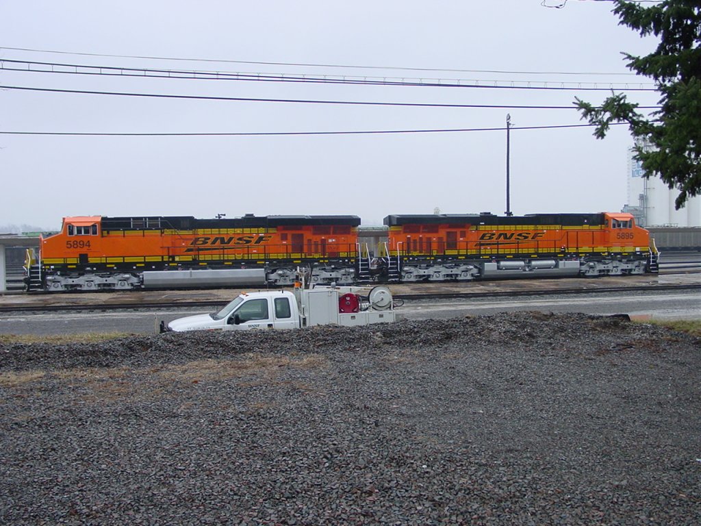 BNSF 5894 & 5895 sit at Burlington, Iowa on a foggy day in March 2006.