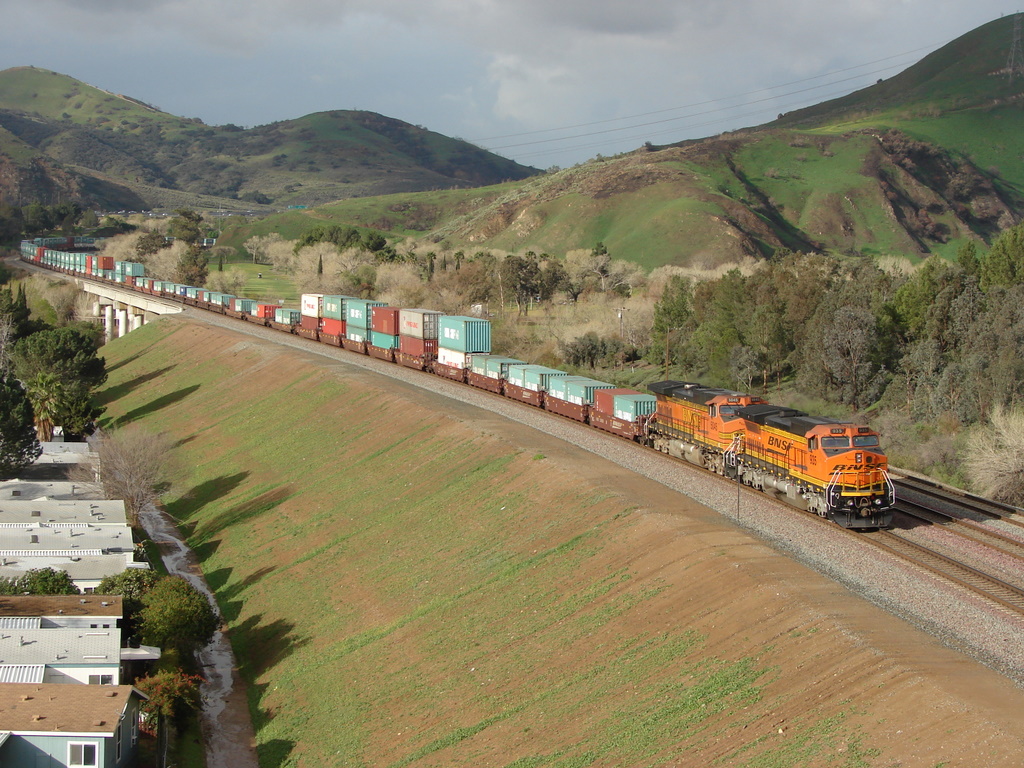 BNSF 935 as DPU near Riverside CA