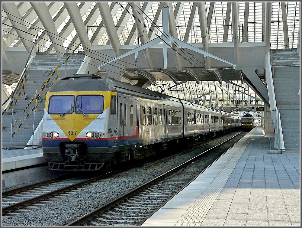 Break triple unit is leaving the station Lige Guillemins on May 30th, 2009.