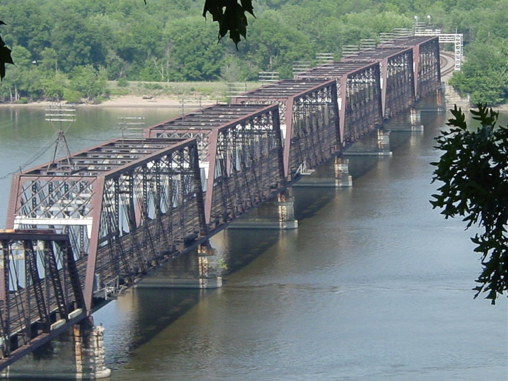 Burlington Northern Santa Fe bridge across the Mississippi River at Burlington, Iowa during a non flood year.