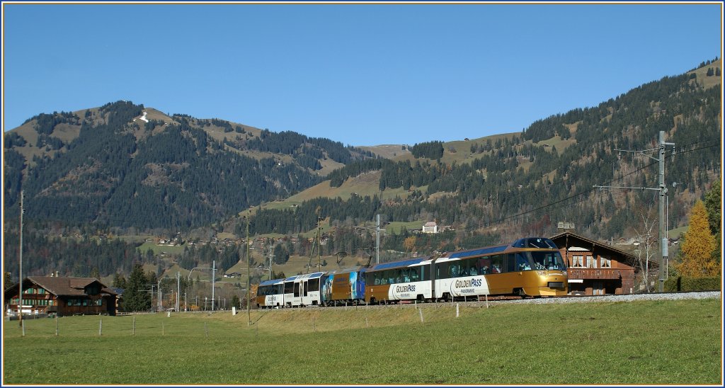By Saanen is the Golden Panoramic Pass Train on the way to Gstaad. 
05.11.2010