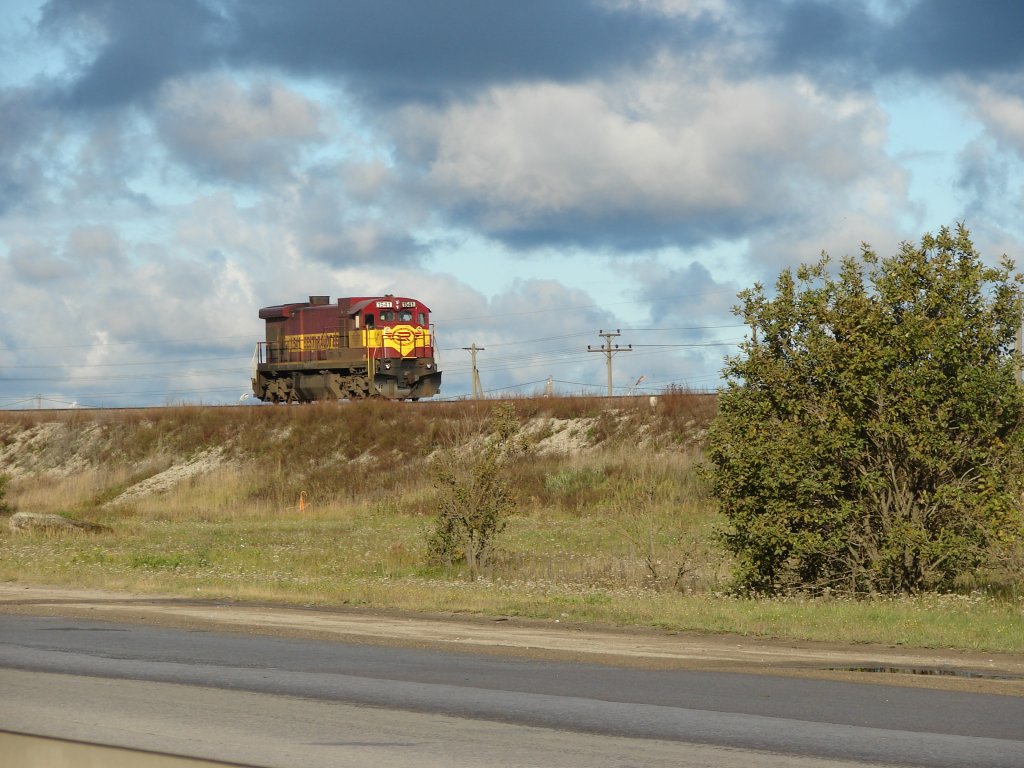 C36-7 1541 rolls into Maardu yard