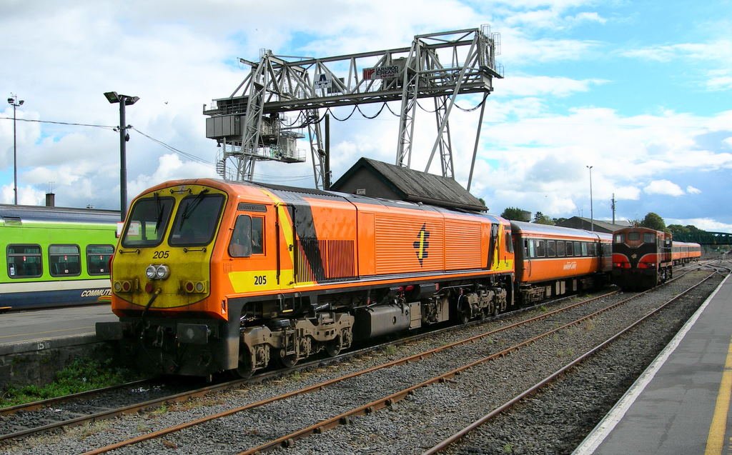 CC 205 with his Dublin - Limerick Intercity service in Limerick. 
04.10.2006