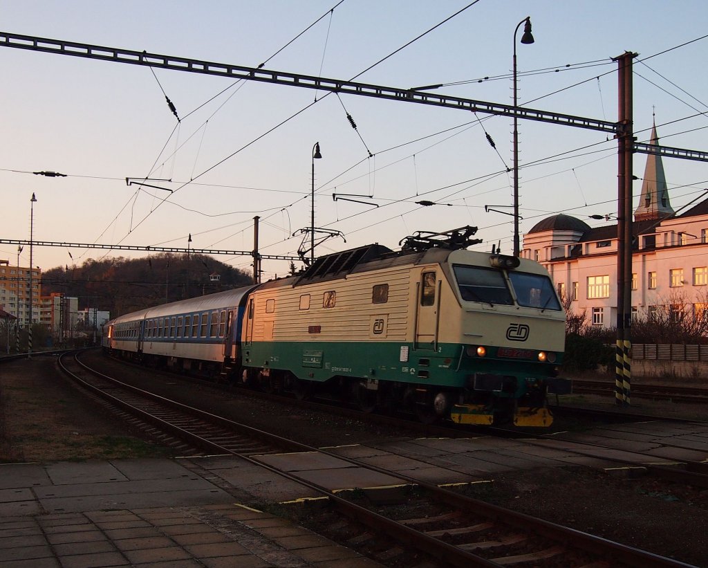 CD 150 221 (nickname - Rat) express  Milesovka  (Decin to Prague) is going through railway station Kralupy on the 13 Nov 2012