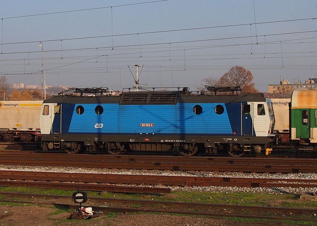 CD 163 069 on the railway station Praha Bubny on the 19 Nov 2012