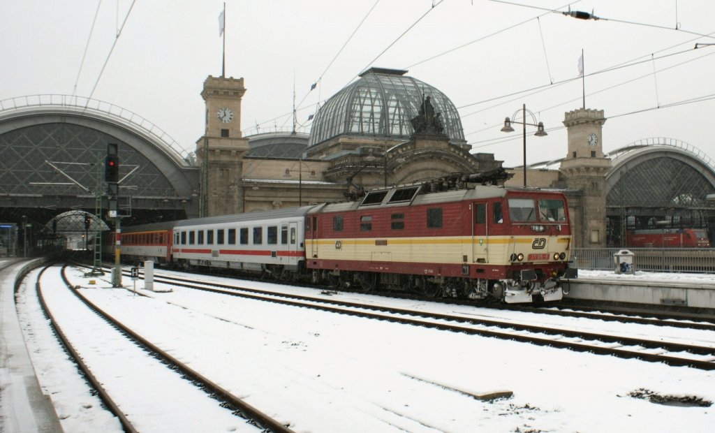 CD 371015-9 wiht EC to Praha in Dresden. 
24.11.2008