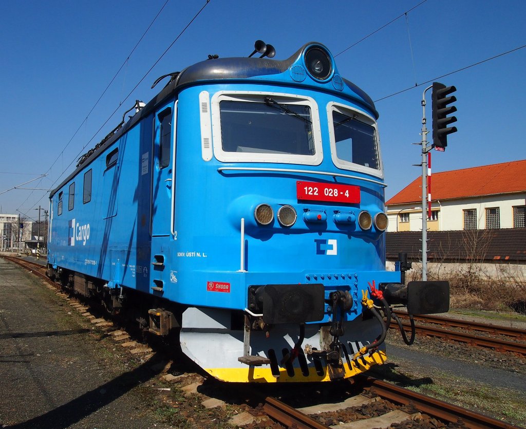 CD Cargo 122 026-4 in Railway station Kralupy nad Vltavou on 04/15/2013