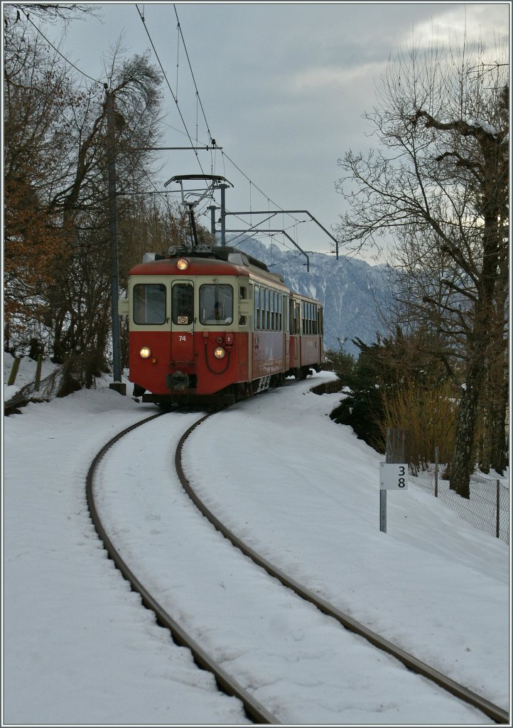 CEV BDe 2/4 n 74 and his Bt 222 near La Chiesaz.
13.12.2012