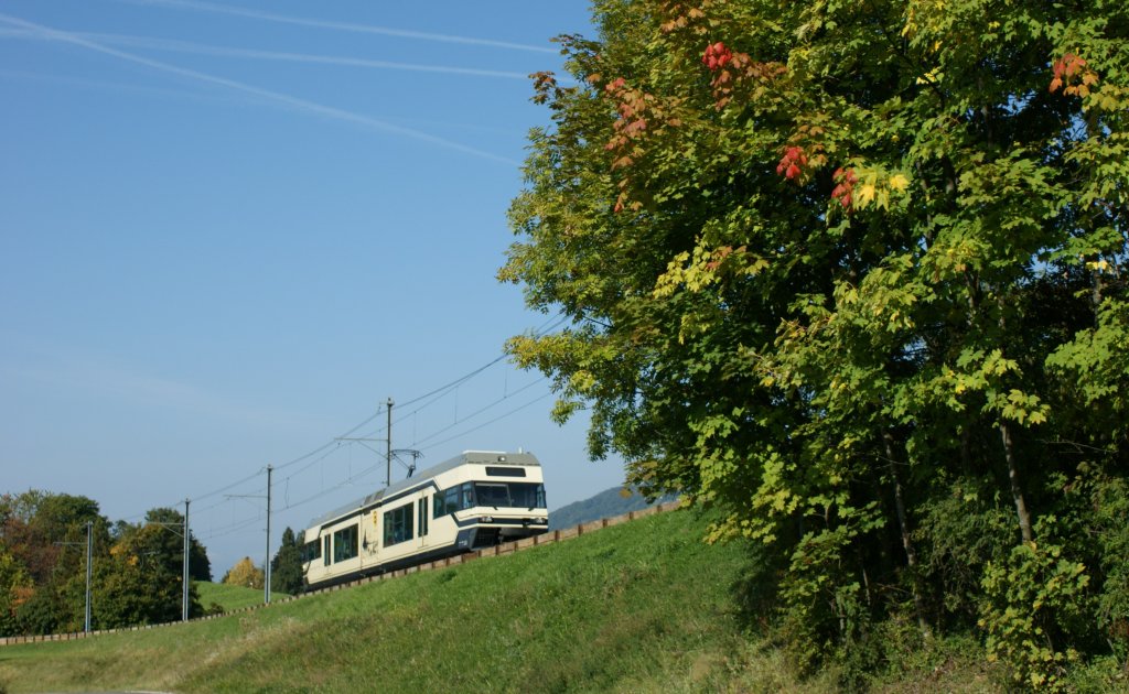 CEV GTW Be 2/6 by the Castle de Hauteville. 
29.09.2008