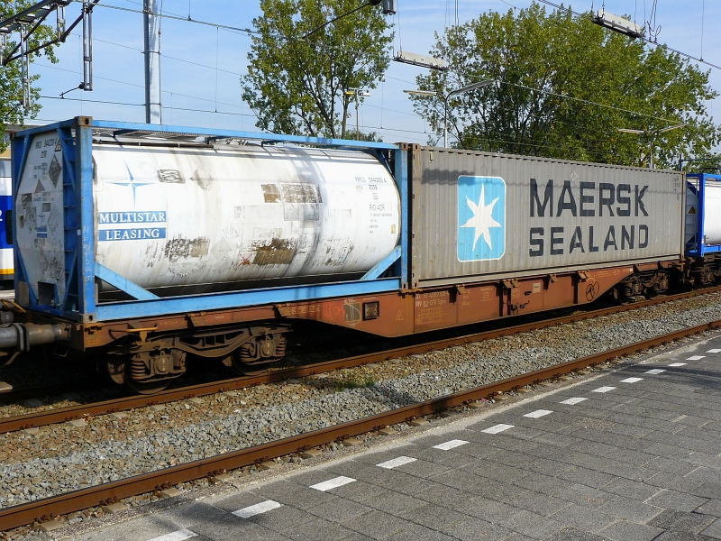 CFR Containerwagon typ Sgns number 33 53 4457 626-8 Rotterdam centraal station, Netherlands 22-09-2010.