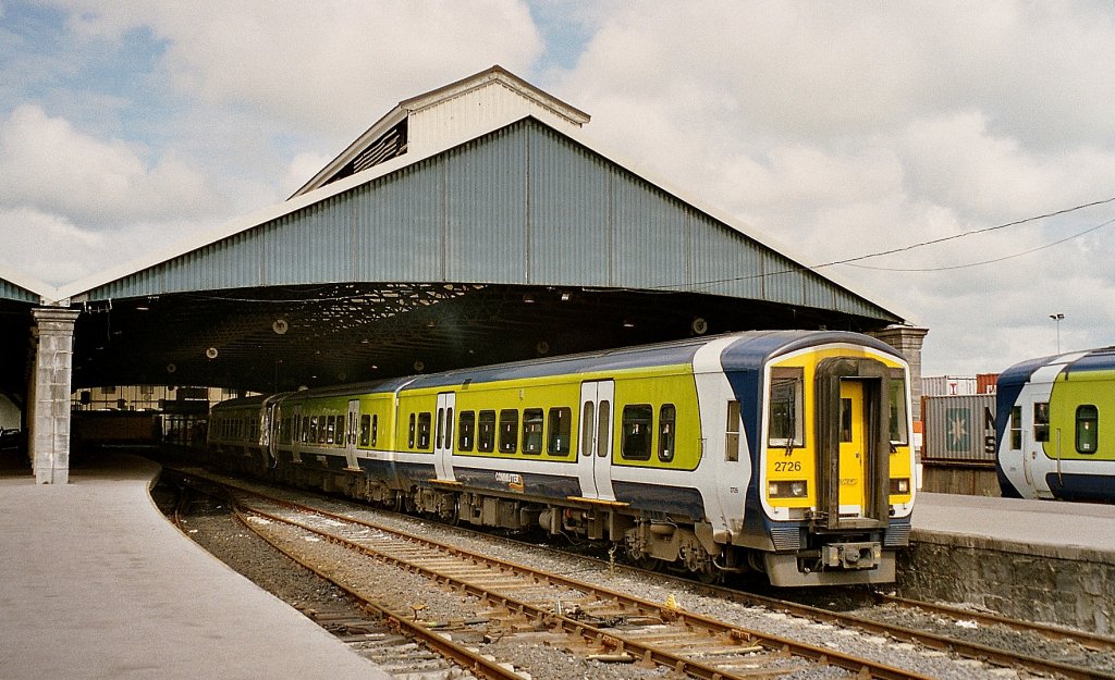 CIE/IR Class 2700 at the Luimneach/Limerick Station.
June 2004