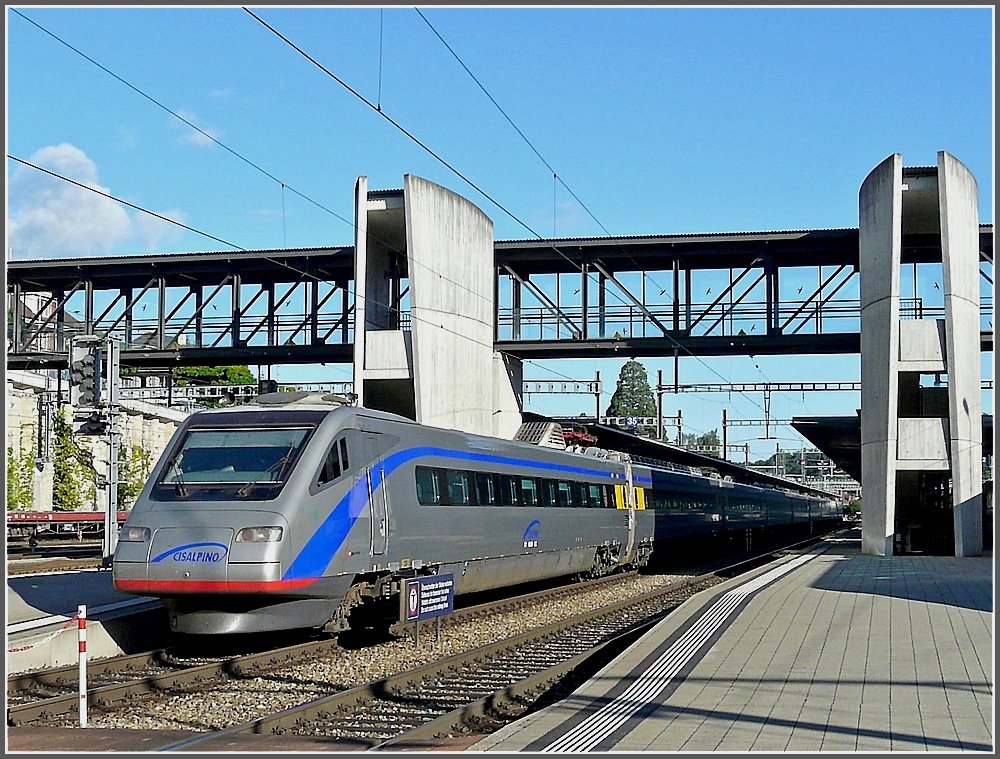 CIS ETR 470 is leaving the station of Spiez on August 3rd, 2008.