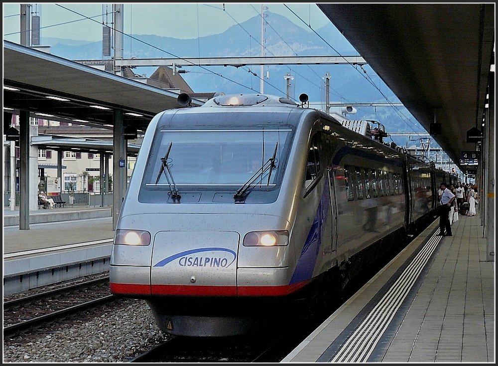 CIS ETR 470 is waiting for passengers at Spiez in the evening of July 31st, 2008.