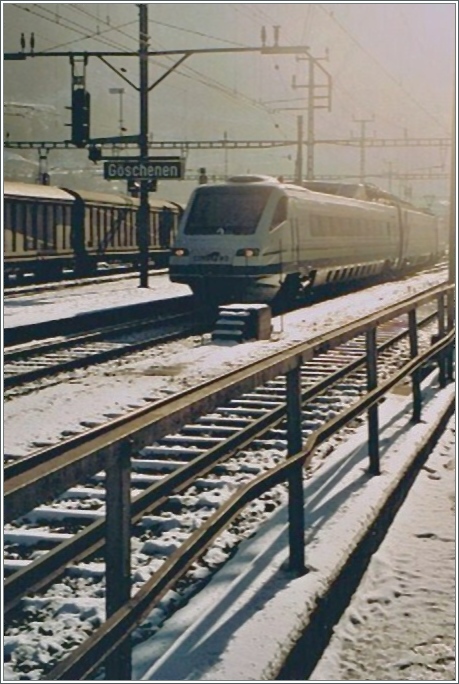CIS ETR 470 on the way to Zürich in Göschenen.
16.011.2001/scanned picture