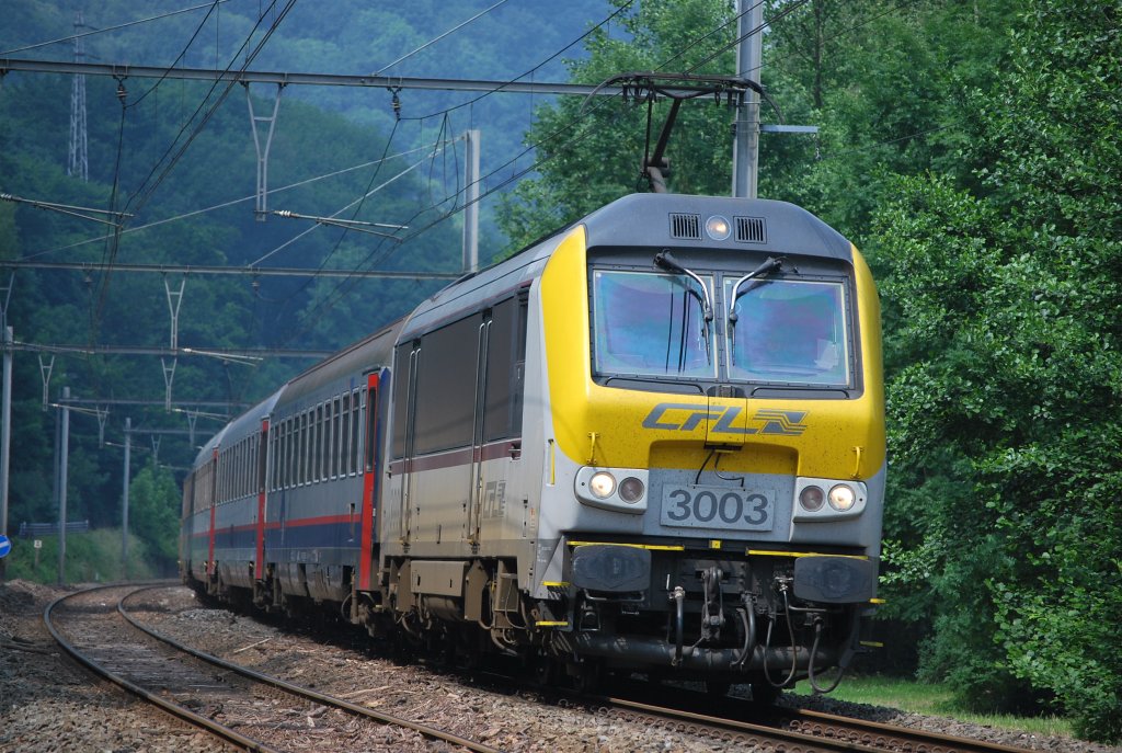 CLF engine n3003 hauling an InterRegio train to Luxembourg with SNCB carriages, passing along the Ourthe in June 2008.