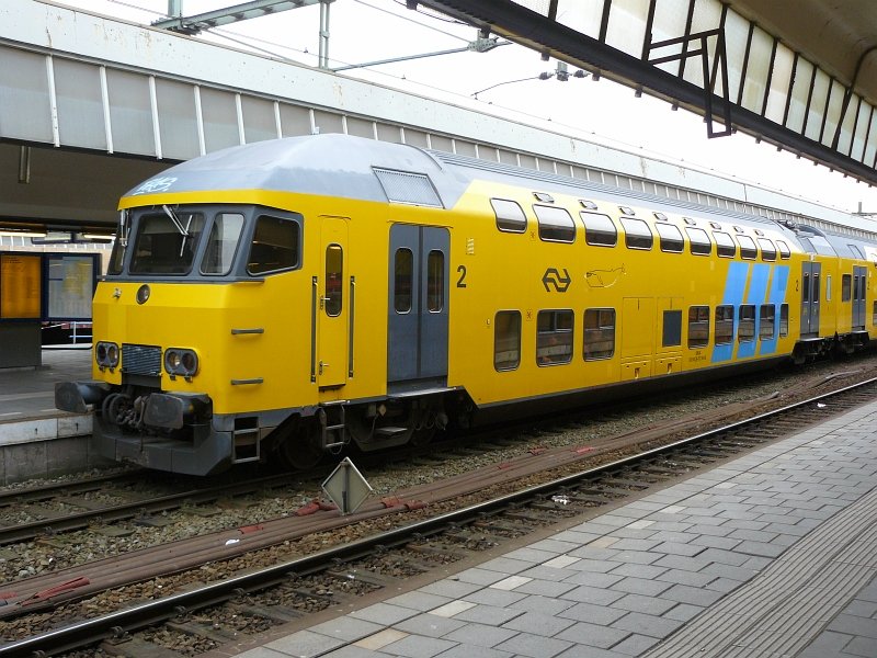 Controlcar typ DDM with the number 50 84 26 37 104-5. The controlcar has the name  Walvis  which is Dutch for whale. All the controlcars of this typ have different names of animals. Rotterdam centraal station 03-03-2010.