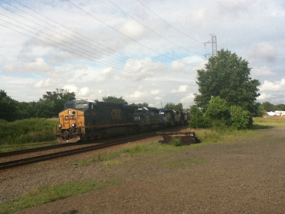 CSX Q410 passes Bound brook nj with rare lash up. CSX 5500 (Spirit of Cincinnati) leading, HLCX SD40-2 (EX-BN), another HLCX SD40-2 (EX-UP), CSX EMD SD70MAC,CSX SD50 (EX-Seaboard System) still in CSX old paint.