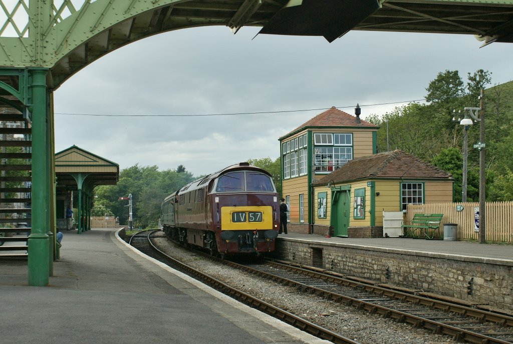 D 1062  Western Courier  (Class 52) in Corfe Castle.
08.05.2011 