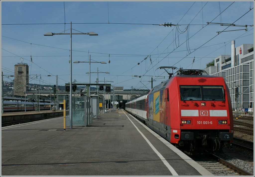 DB 101 001-6 with the IC 183 to Zurich in Stuttgart Main Station.
24.06.2012