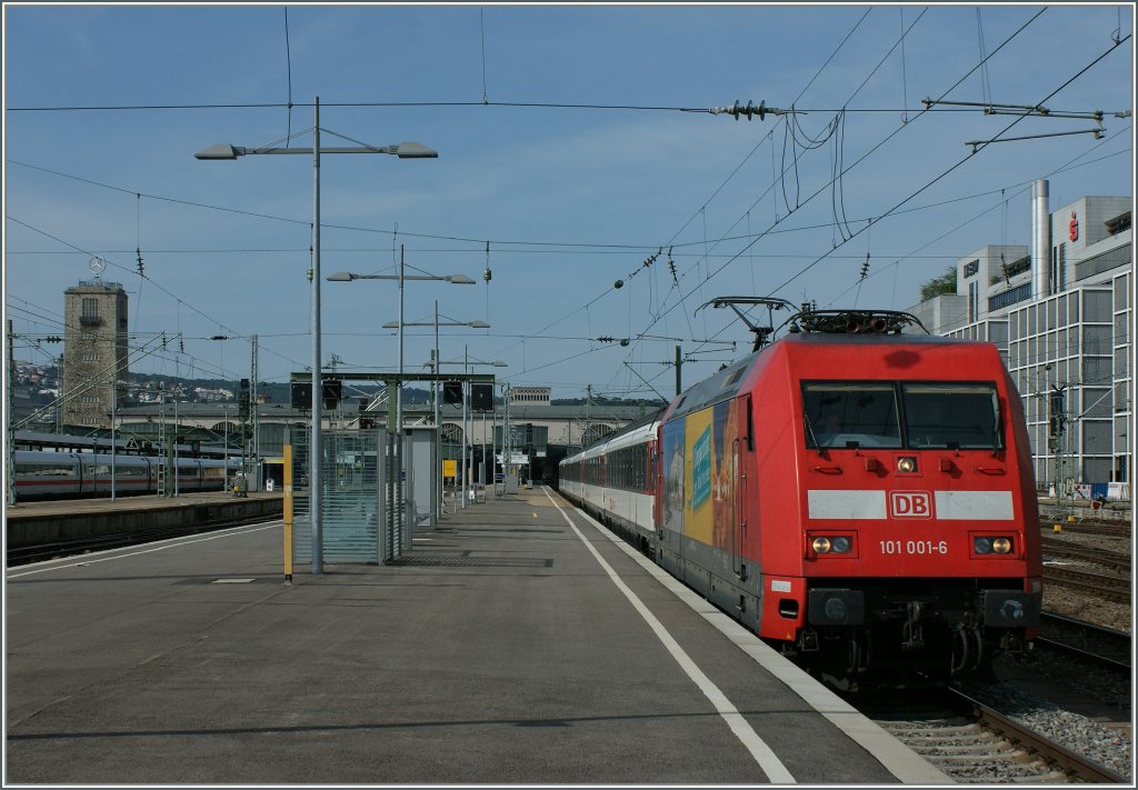 DB 101 001-6 with the IC 183 to Zurich in Stuttgart Main Station.
24.06.2012