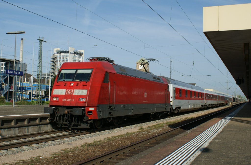 DB 101 003-2 with CNL Moskau/Kobenhavn is arrived in Basel Bad Bf. 
03.10.2009