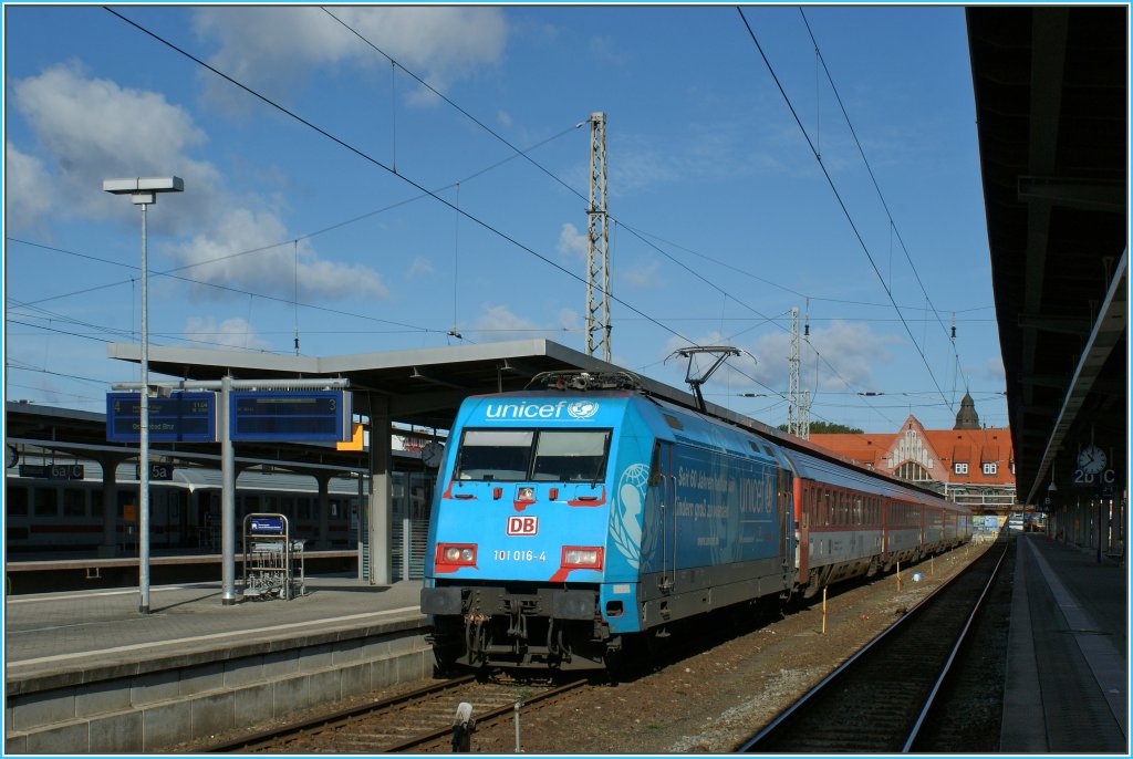 DB 101 016-4 wiht the EC to Brno in Stralsund. 
21.09.2010