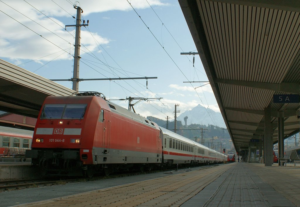 DB 101 044-6 with EC Verona - München in Innsbruck. 
05.11.2009
