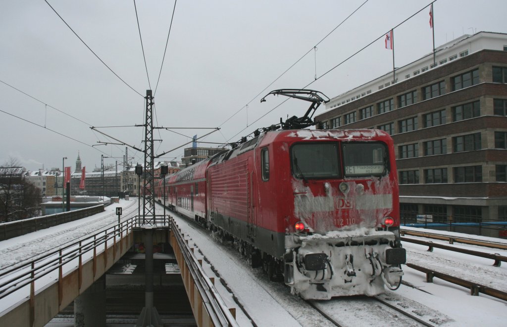 DB 112 110 with RE1 towards Magdeburg on 10.1.2010 at Berlin-Alexanderplatz.