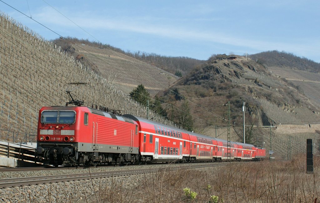 DB 143 168-3 (and on the queue 143 910-8) with his RE to Frankfurt between Spay and Boppard on the left Rhein line.
18.03.2010