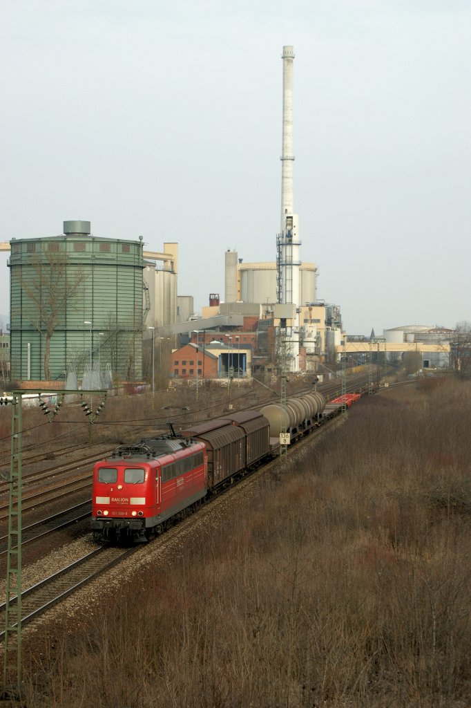 DB 151 160-9 with a Cargo train by the sugar-manufacture in Regensburg. 
14.03.2009