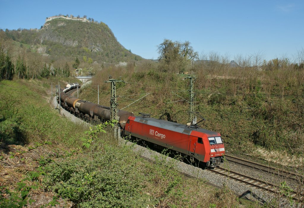 DB 152 036-0 wiht a Cargo train by Singen. In the background the Hohentwiel. 
07.04.2011
