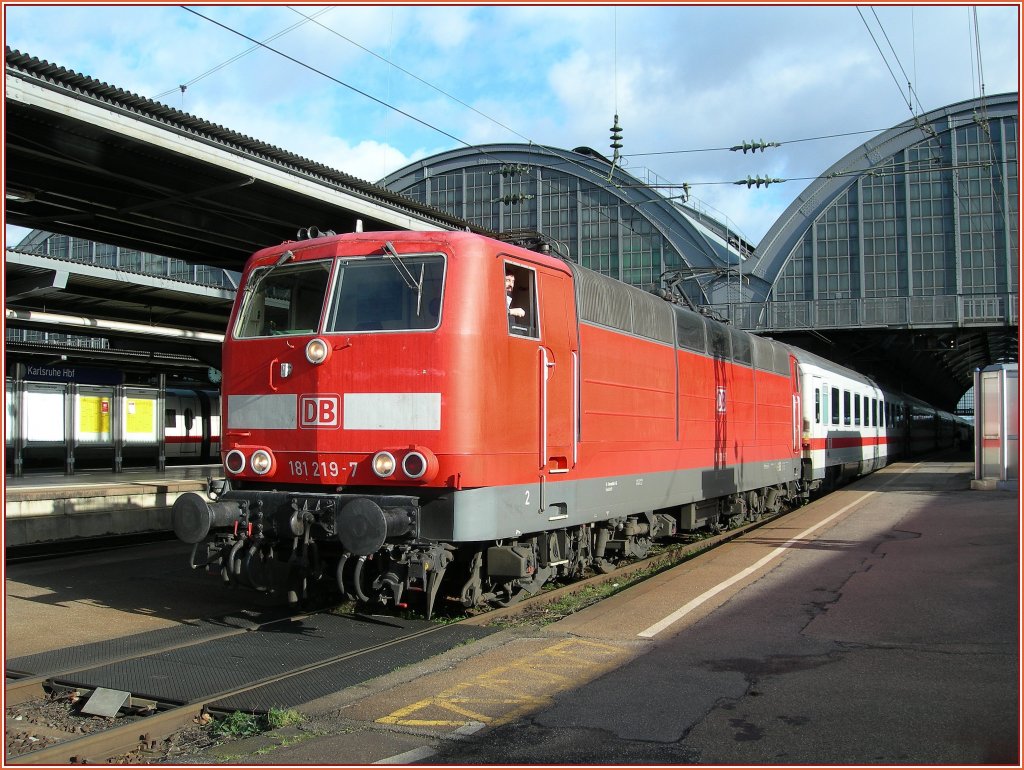 DB 181 219-7 with an EC to Paris in Karlsruhe. 
21.01.2007