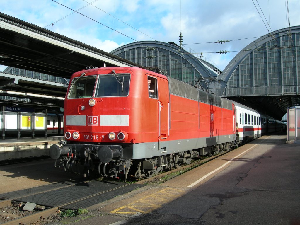 DB 181 219-7 with EC to Paris in Karlsruhe Hbf. 
21.01.2007 
