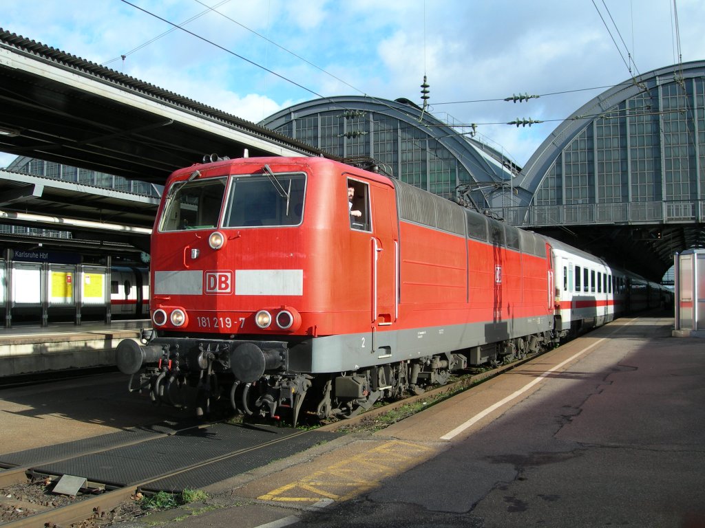 DB 181 219-7 with EC to Paris in Karlsruhe Hbf. 
21.01.2007 