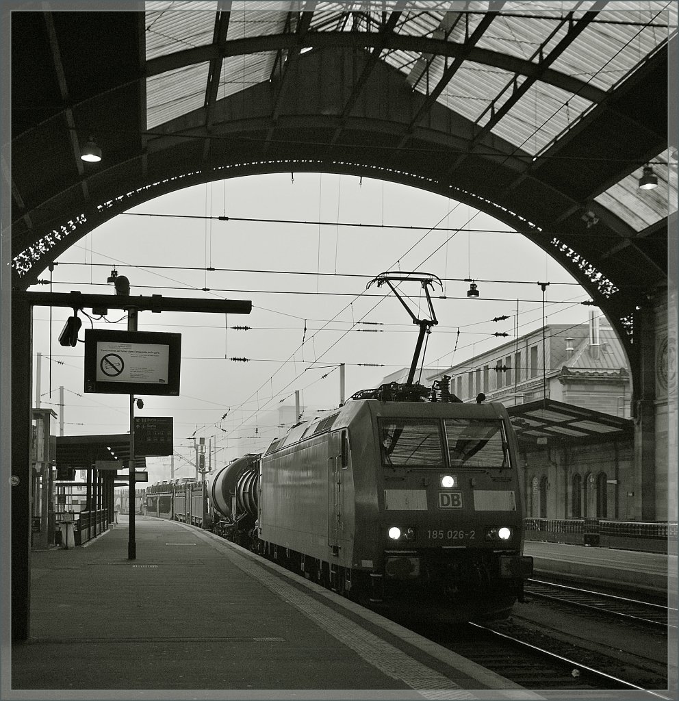 DB 185 026-2 wiht a Cargo Train in Strasbourg.
29.10.2011