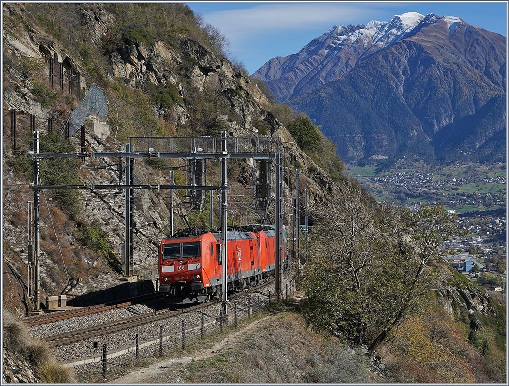 DB 185 wiht a Carog Train near Lalden.
25.10.2017 