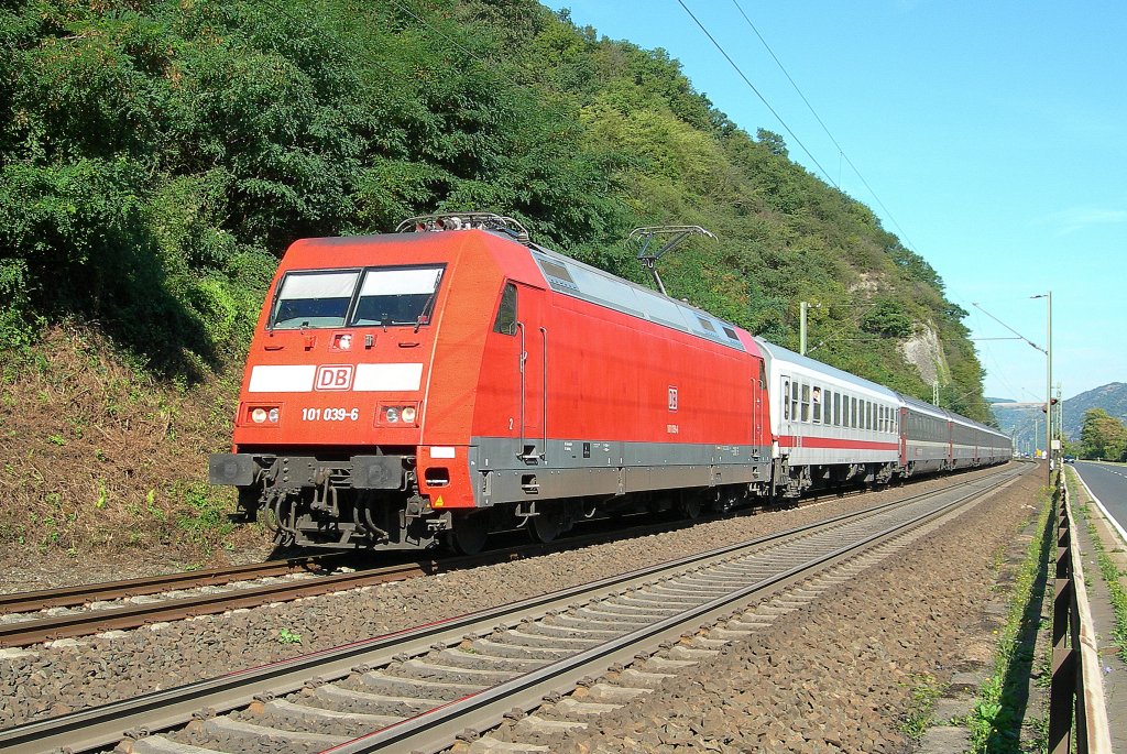 DB E 101 036-9 with EC to Chur near Bacharach. 
30.08.2007