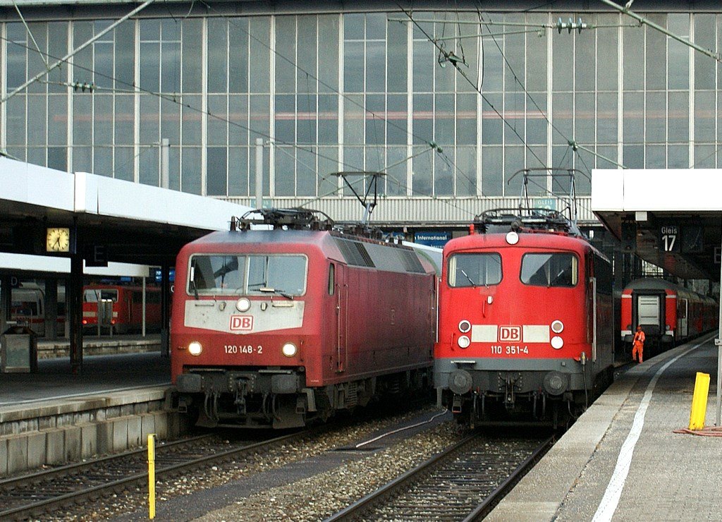 DB E 120 148-2 and E 110 351-4 in Mnchen. 
13.03.2009