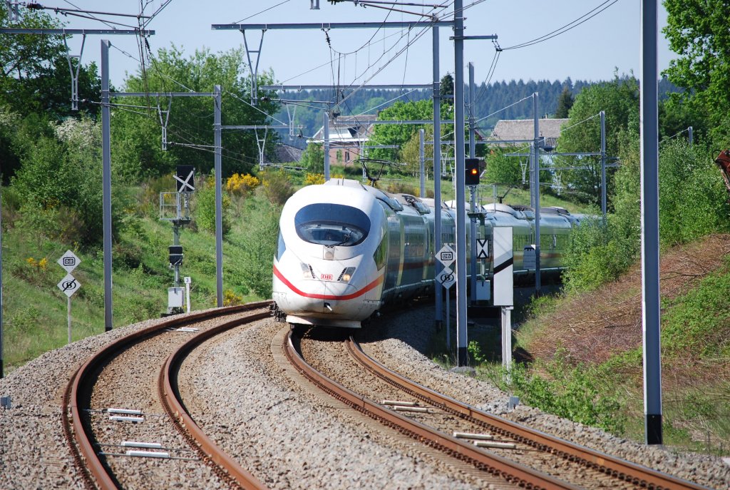 DB ICE Frankfurt-Brussels crossing the Belgian border in Hergenrath in May 2008