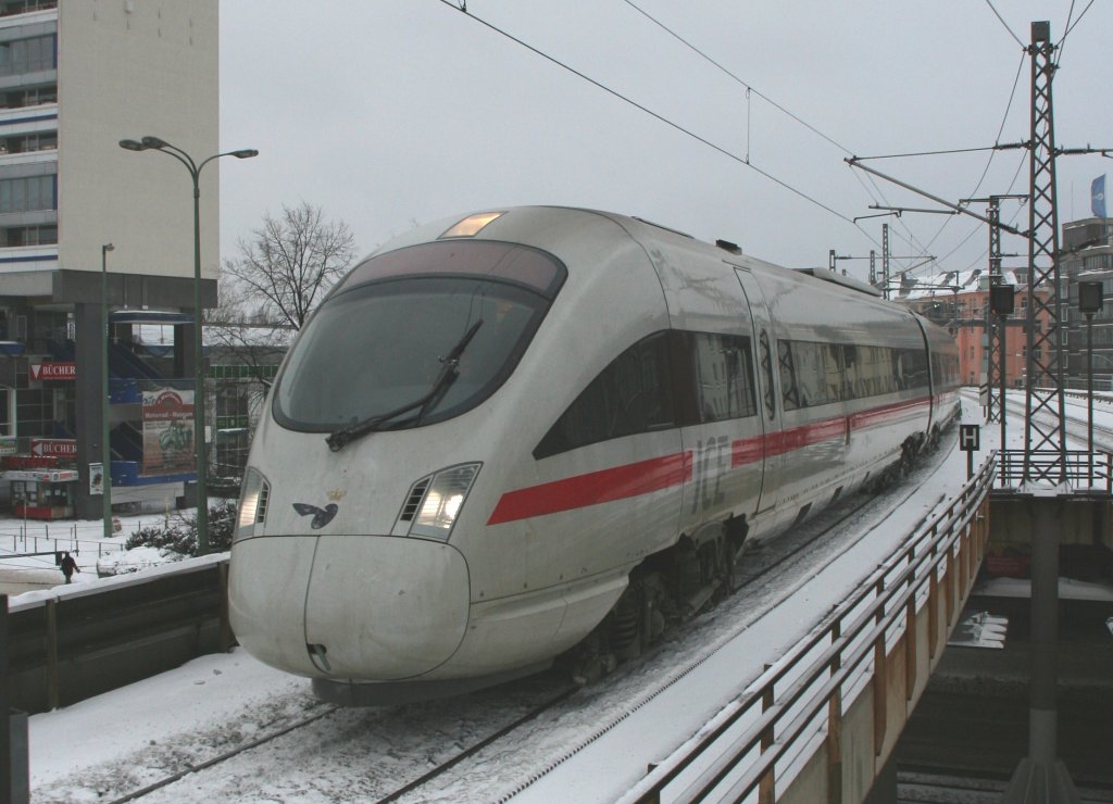 DB ICE-TD 605 511-4 on 10.1.2010 at Berlin-Alexanderplatz.