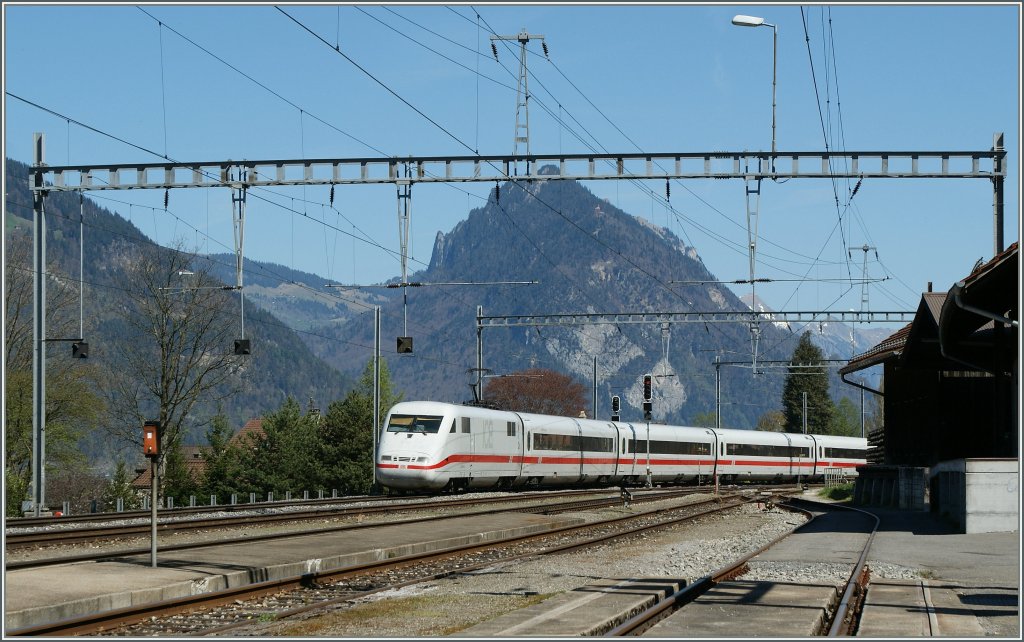 DB ICE to Interlaken Ost in Leissigen. 
09.04.2011