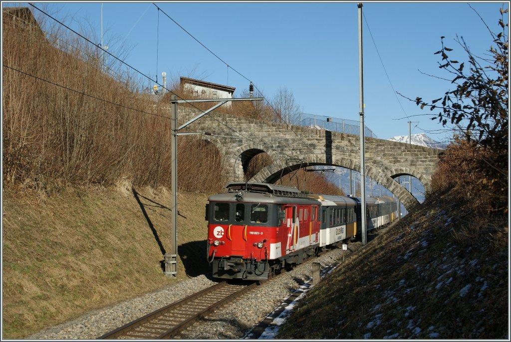 De 110 021-3 with a GoldenPassService by Niederried.
05.02.2011